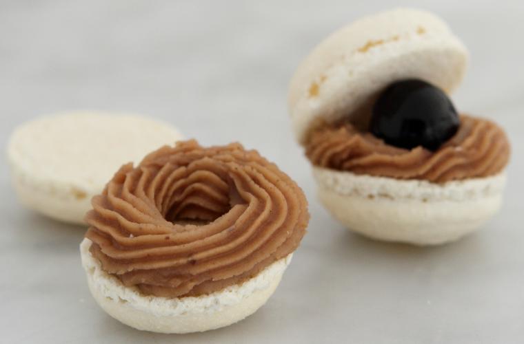 Macaron with Chestnut puree cream
