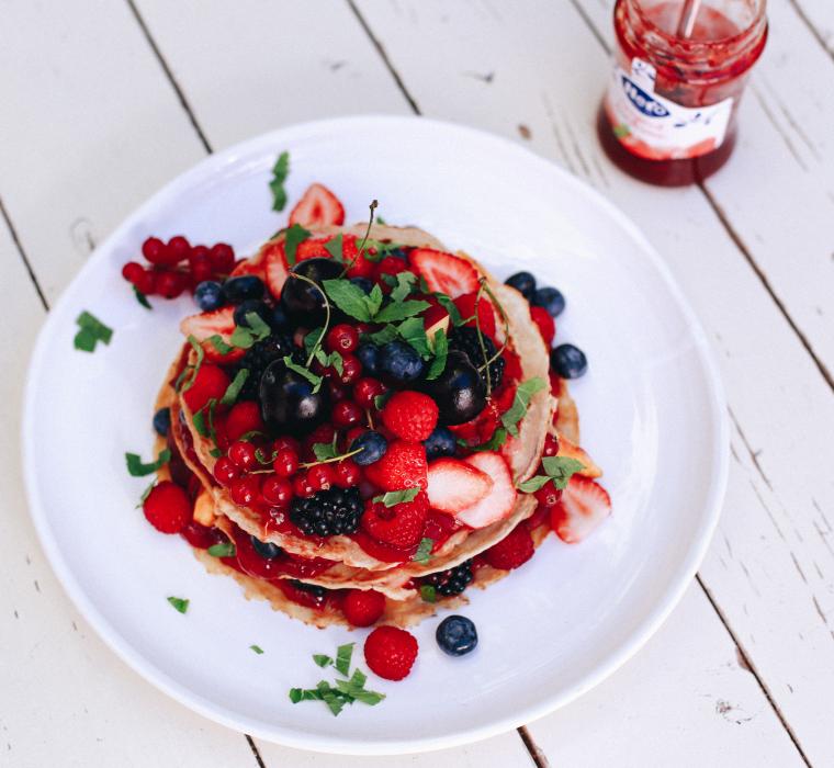 Pancake pie with Hero strawberry jam